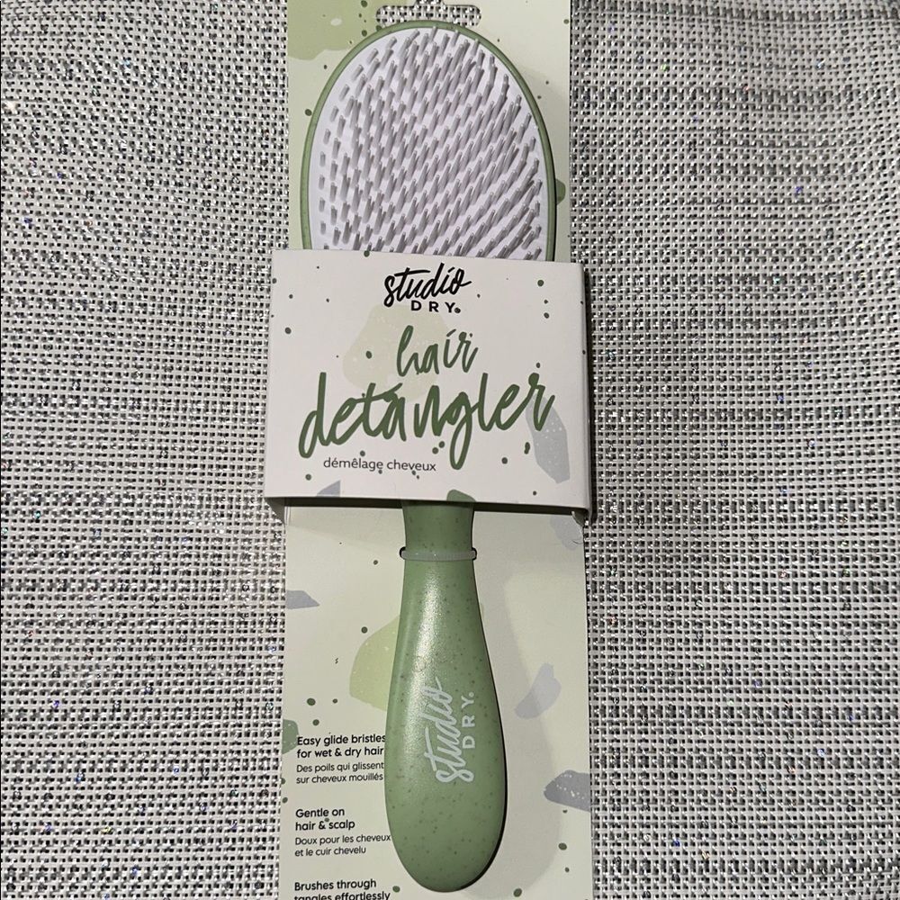 Studio Dry Sage Green White Detangling Hair Brush